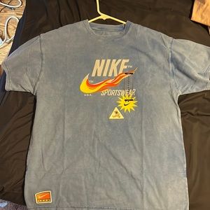 Nike sportswear medium Mens Tee